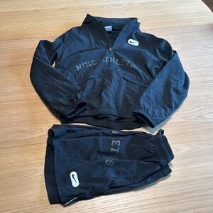Boys Nike shorts and pullover jacket set. Black Size medium